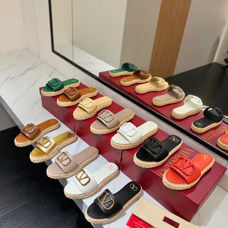 ヴァレンティノ スリッパ