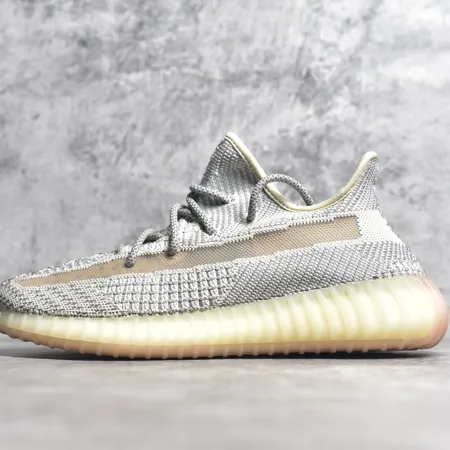 アディダス スニーカー