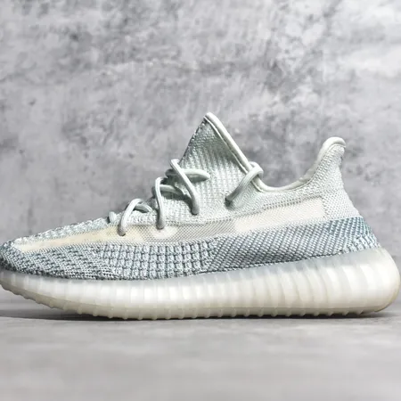 アディダス スニーカー