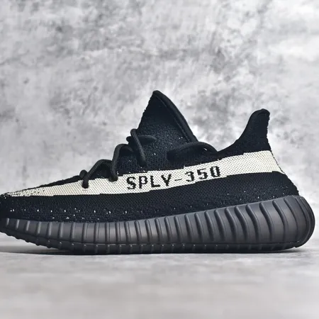 アディダス スニーカー