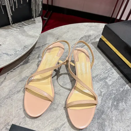 クリスチャン・ルブタン サンダル