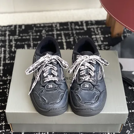 バレンシアガ カジュアルシューズ