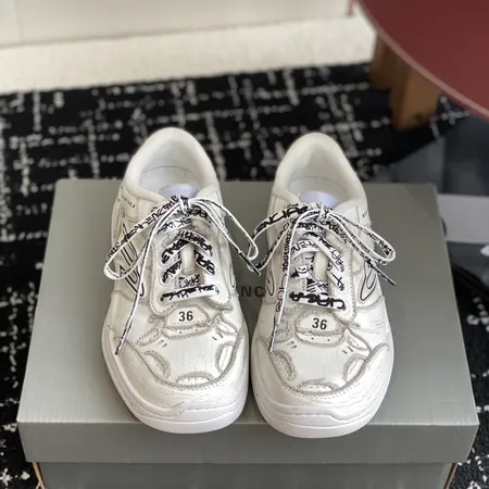 バレンシアガ カジュアルシューズ