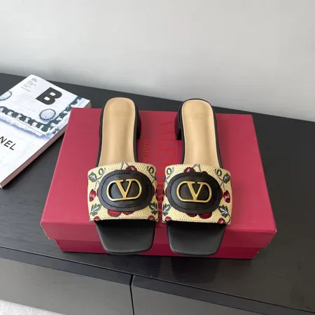 ヴァレンティノ スリッパ