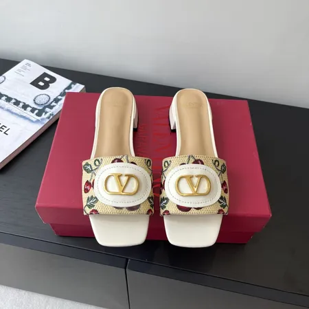 ヴァレンティノ スリッパ