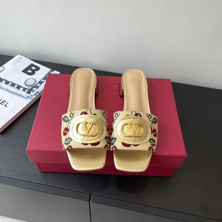 ヴァレンティノ スリッパ