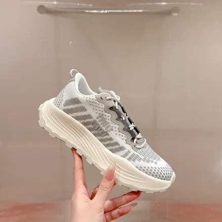 ミュウミュウ スニーカー