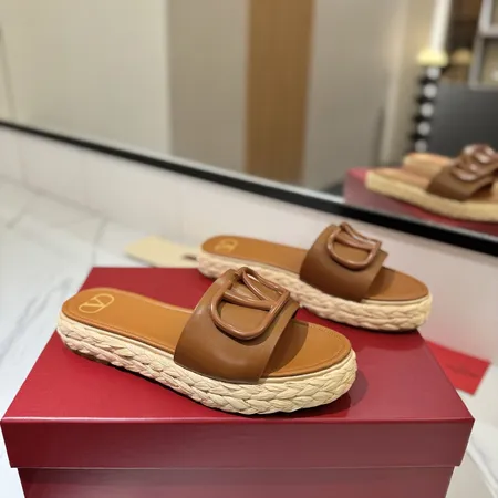 ヴァレンティノ スリッパ