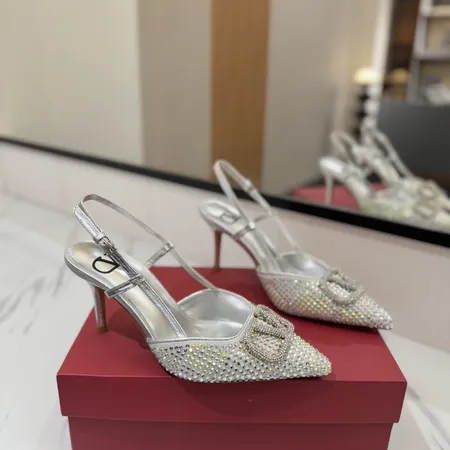 ヴァレンティノ サンダル