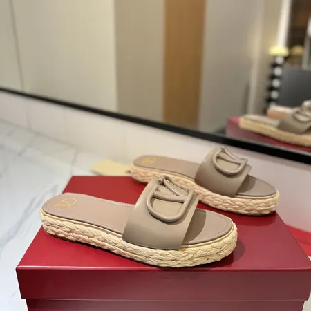ヴァレンティノ スリッパ