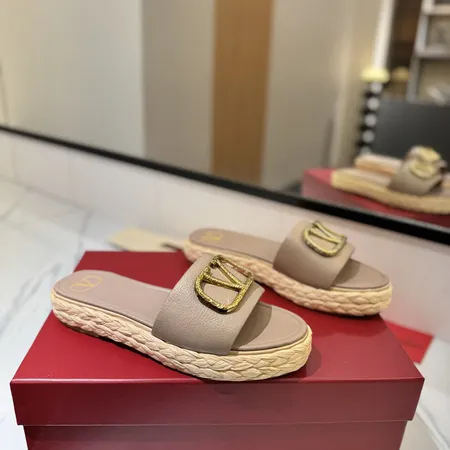 ヴァレンティノ スリッパ