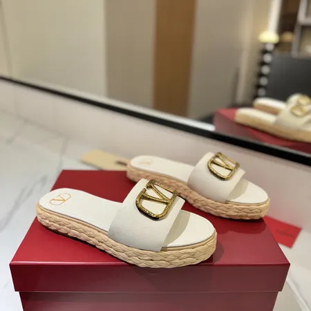 ヴァレンティノ スリッパ