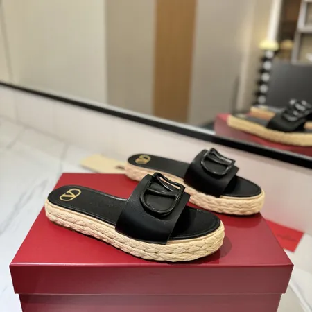 ヴァレンティノ スリッパ