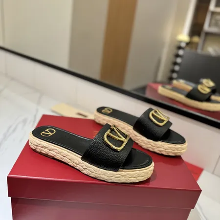 ヴァレンティノ スリッパ