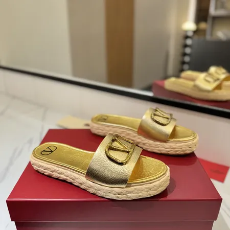 ヴァレンティノ スリッパ