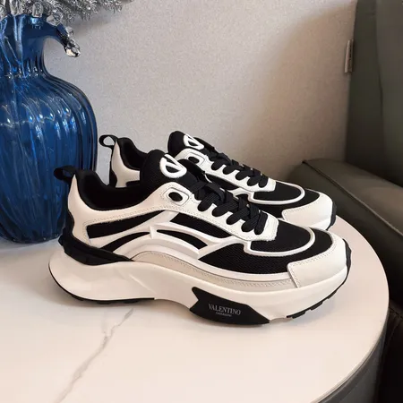 ヴァレンティノ スニーカー