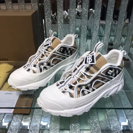 バーバリー ス スニーカー