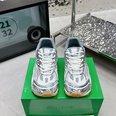 ボッテガ ヴェネタ スニーカー