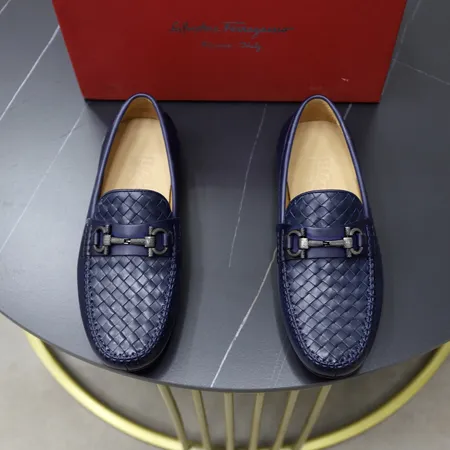 フェラガモ カジュアルシューズ