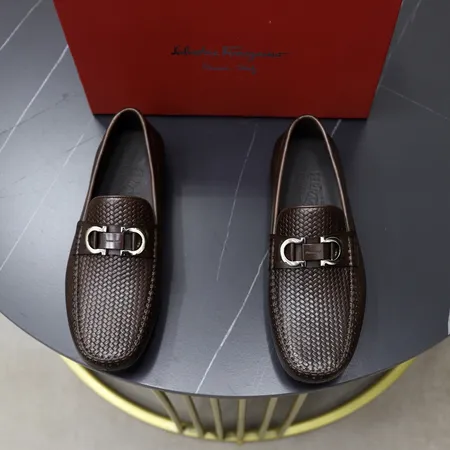 フェラガモ カジュアルシューズ