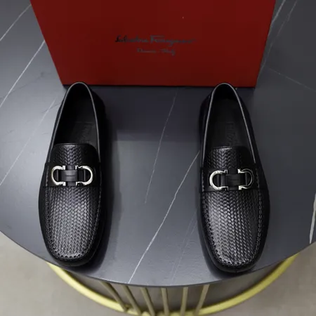 フェラガモ カジュアルシューズ