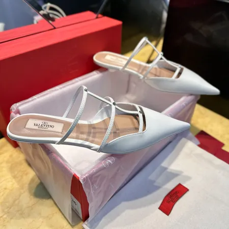 ヴァレンティノ サンダル