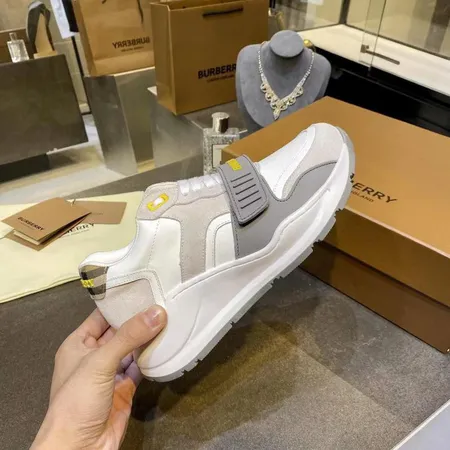 バーバリー ス スニーカー