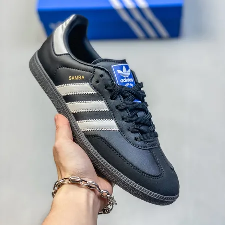 アディダス カジュアルシューズ