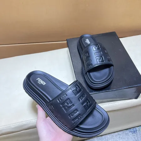 フェンディ スリッパ