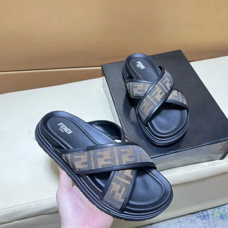 フェンディ スリッパ