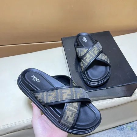 フェンディ スリッパ