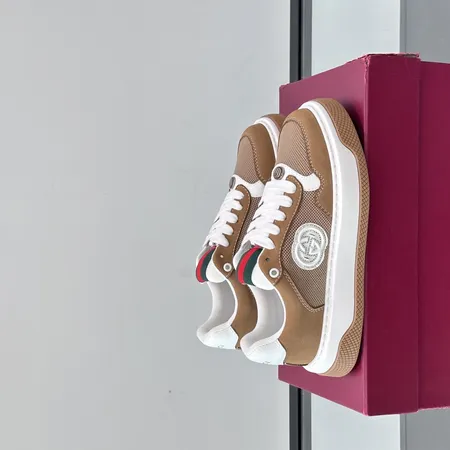 グッチ カジュアルシューズ