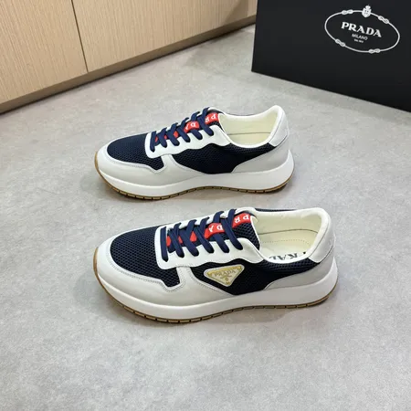 プラダ スニーカー