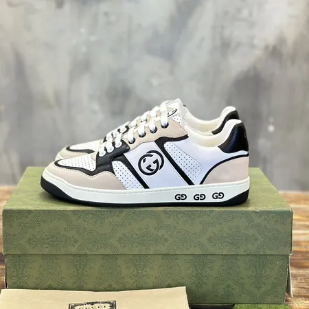 グッチ カジュアルシューズ