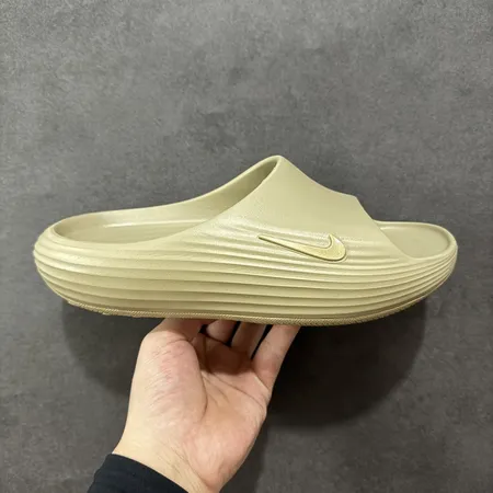 ナイキ スリッパ