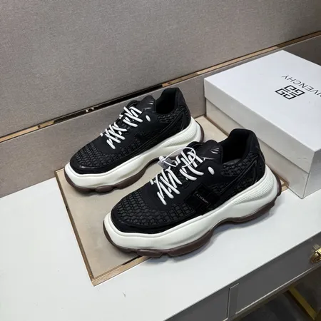 ジバンシィ スニーカー