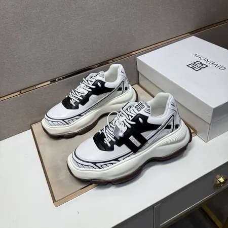 ジバンシィ スニーカー