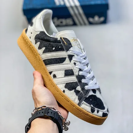 アディダス カジュアルシューズ