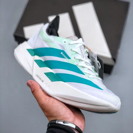 アディダス スニーカー