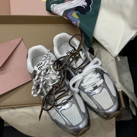 ミュウミュウ スニーカー