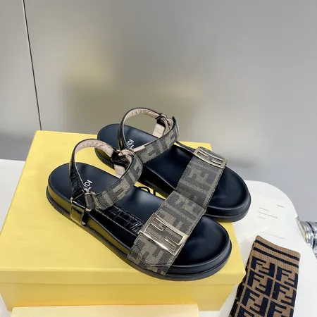 フェンディ サンダル