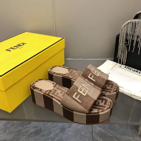 フェンディ サンダル