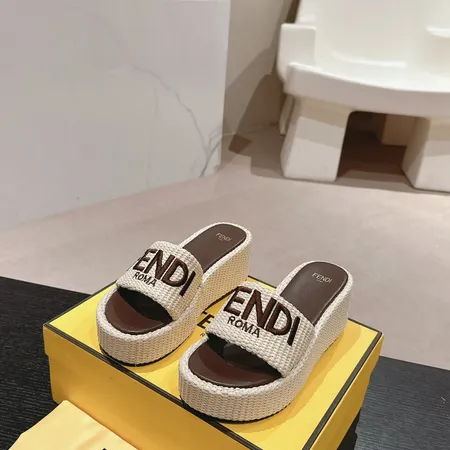 フェンディ サンダル