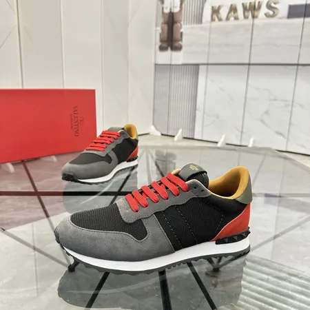 ヴァレンティノ スニーカー