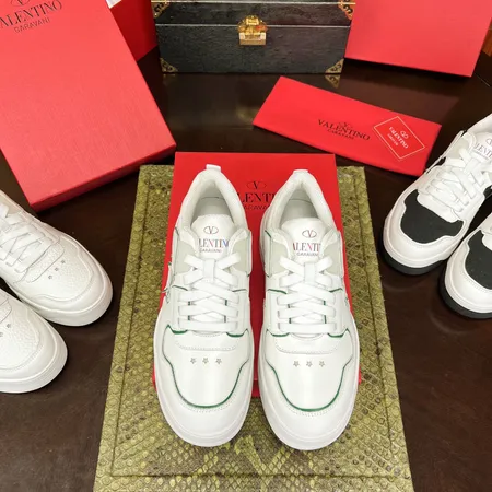 ヴァレンティノ カジュアルシューズ