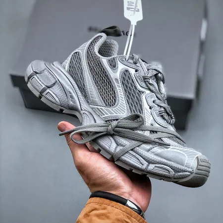 バレンシアガ スニーカー