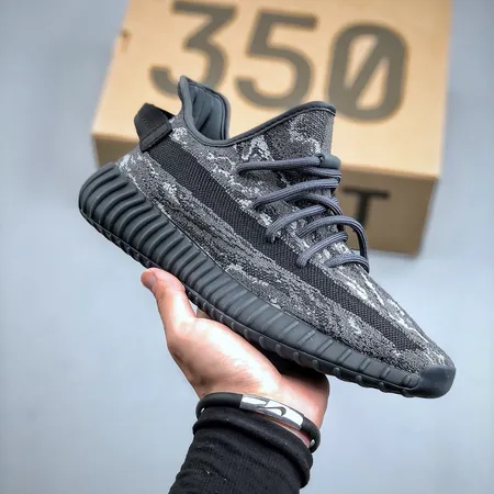 アディダス スニーカー