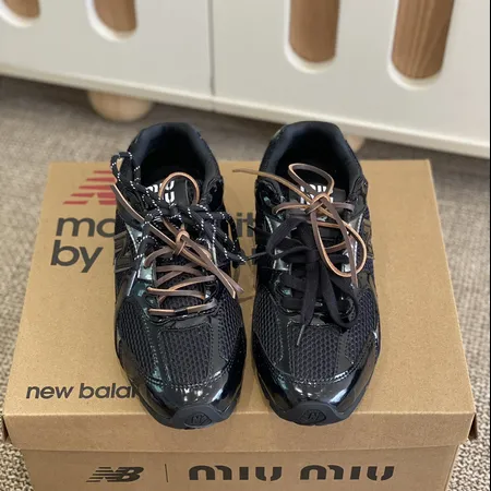 ミュウミュウ スニーカー