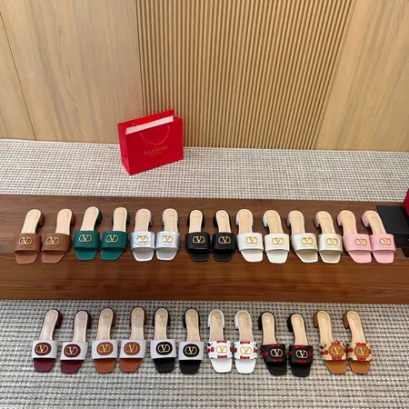 ヴァレンティノ スリッパ