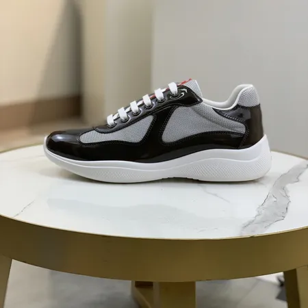 プラダ スニーカー